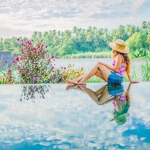 https://waterland.negombohotels.net